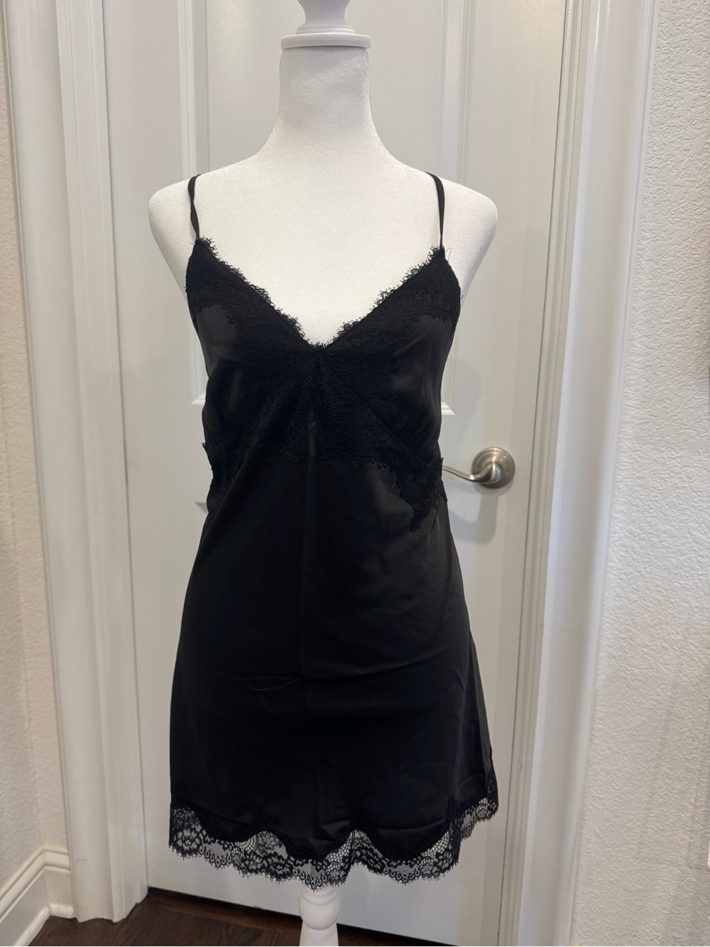 Abercrombie & Fitch Women’s Lace and Satin Nightie Dress Black Size Small